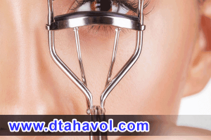 5-Common-Mistakes-in-Using-Formulas-3 3 تاثیر روش صحیح استفاده از فرمژه در حفظ سلامت مژه ها